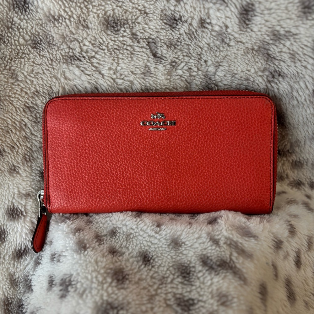 COACH LONG ZIP AROUND WALLET